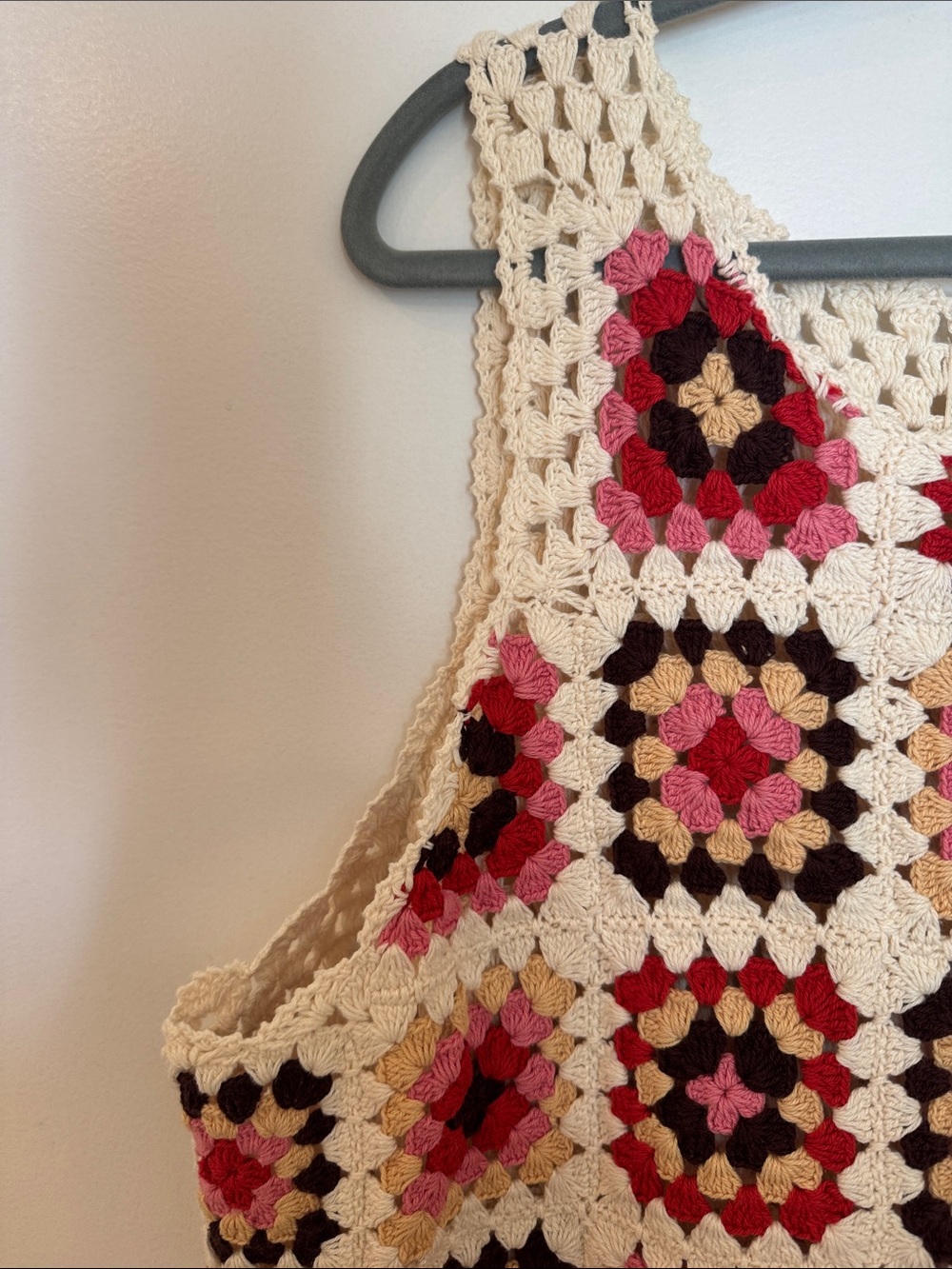 Crochet Sleeveless Tank Top in Cream and Pink - Handmade Look - Picture 4 of 8